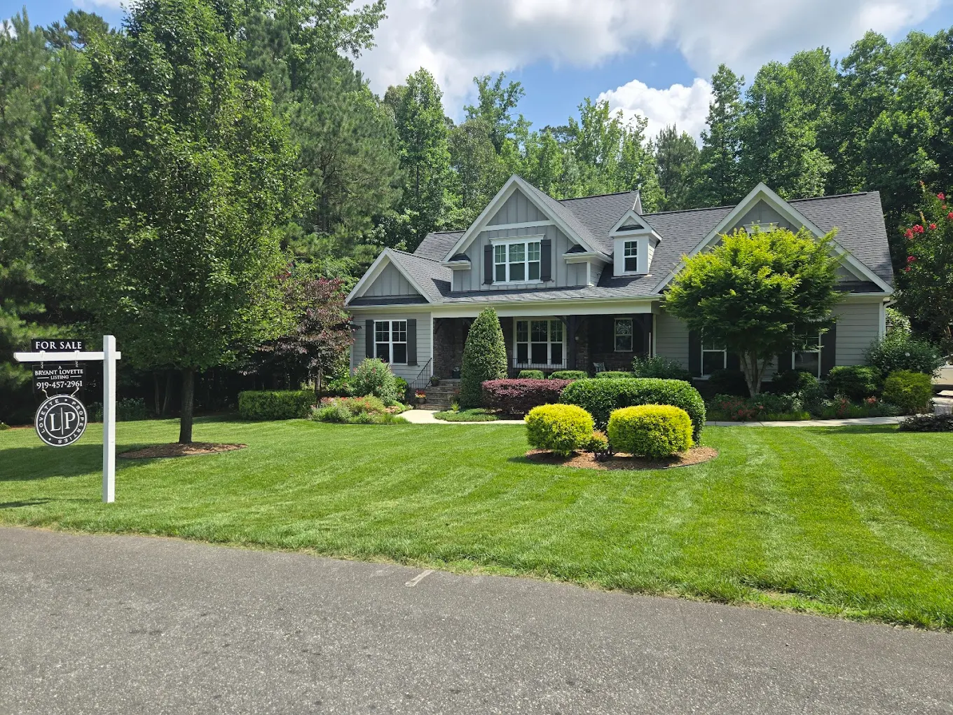 Yard staging for a home sale in the local area